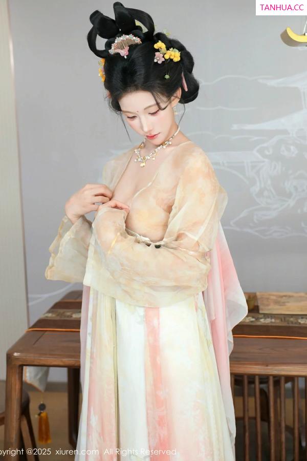   [XiuRen]高清写真图 2025.08.13 No.10645 梨霜儿 古装服饰第52张图片